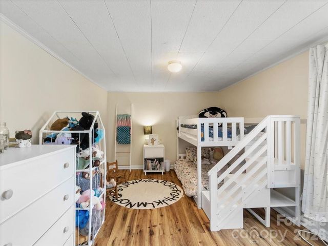 140 Locust Grove Road, Weaverville, NC 28787