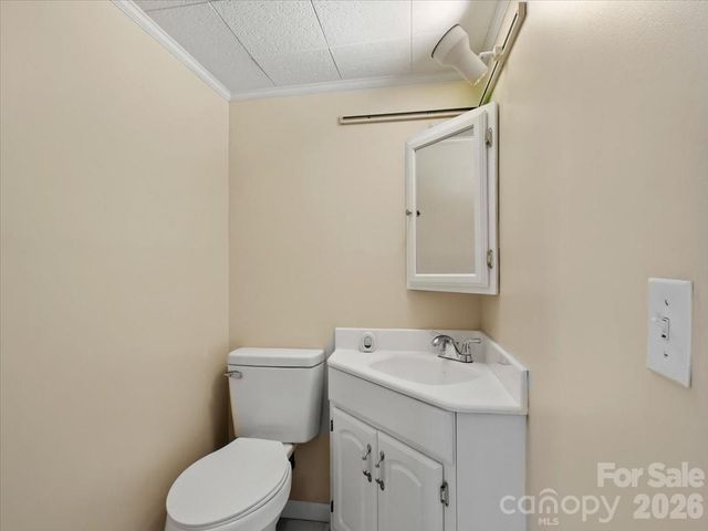 140 Locust Grove Road, Weaverville, NC 28787