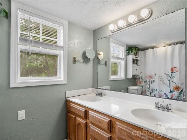 140 Locust Grove Road, Weaverville, NC 28787