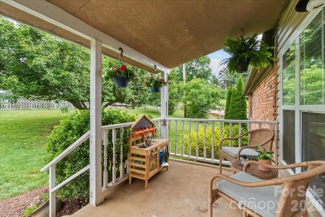 140 Locust Grove Road, Weaverville, NC 28787