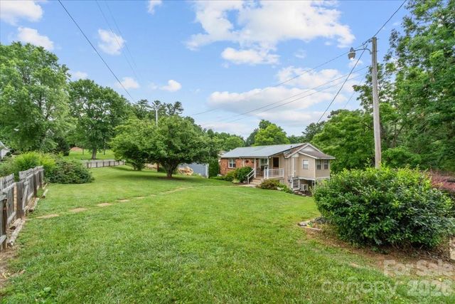 140 Locust Grove Road, Weaverville, NC 28787