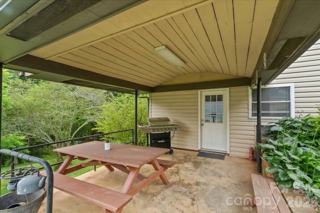140 Locust Grove Road, Weaverville, NC 28787
