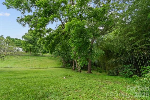 140 Locust Grove Road, Weaverville, NC 28787