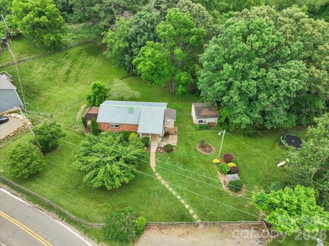 140 Locust Grove Road, Weaverville, NC 28787