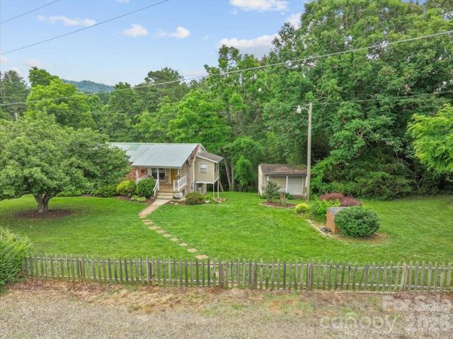 140 Locust Grove Road, Weaverville, NC 28787