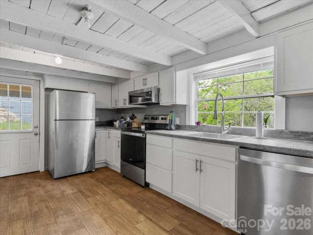 140 Locust Grove Road, Weaverville, NC 28787