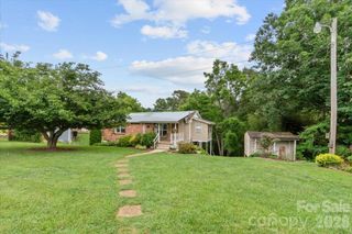 140 Locust Grove Road, Weaverville, NC 28787