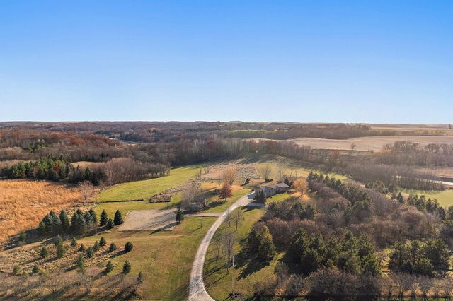 9528 115th Street NW, New Haven Twp, MN 55963