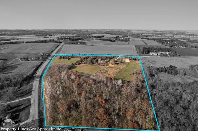 9528 115th Street NW, New Haven Twp, MN 55963