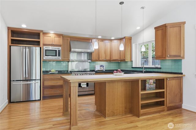 10630 NE 18th Street, Bellevue, WA 98004