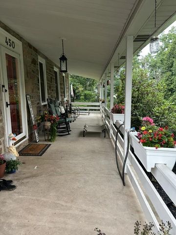 450 KOHLER SCHOOL RD, New Oxford, PA 17350