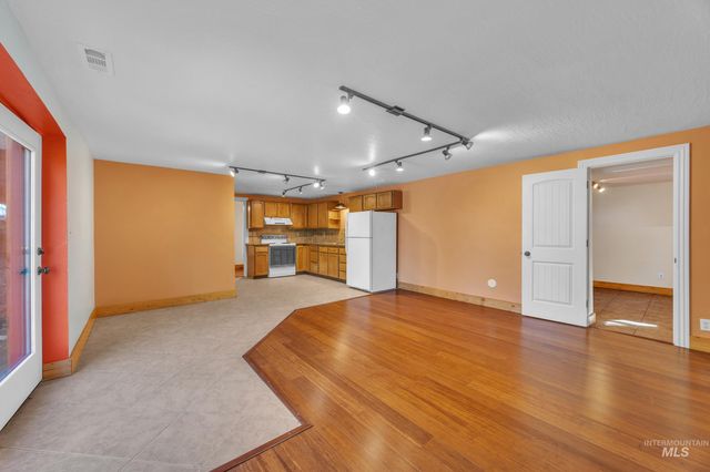 10424 Duck Lane, Nampa, ID 83686