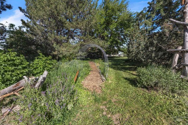 10424 Duck Lane, Nampa, ID 83686
