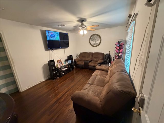 2502 E Overton Road, Dallas, TX 75216