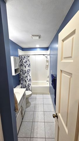 6720 Woodcrest Parkway, Rockford, IL 61109