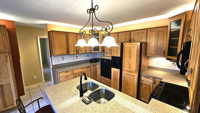 6720 Woodcrest Parkway, Rockford, IL 61109