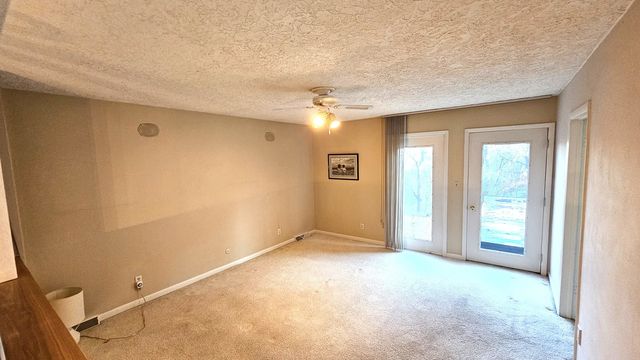 6720 Woodcrest Parkway, Rockford, IL 61109