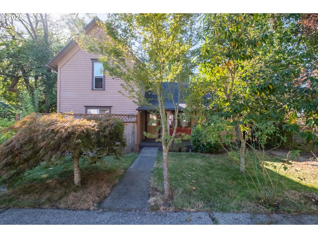 619 OAK St, Brownsville, OR 97327