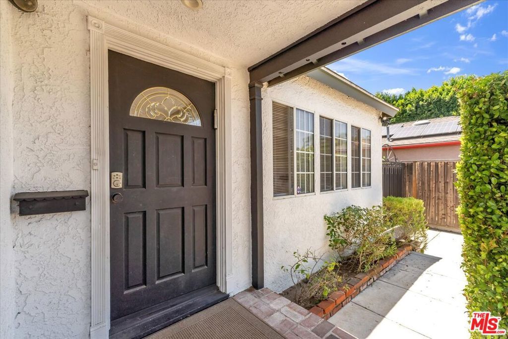 18352 Bessemer Street, Tarzana, CA 91335 — photo 4
