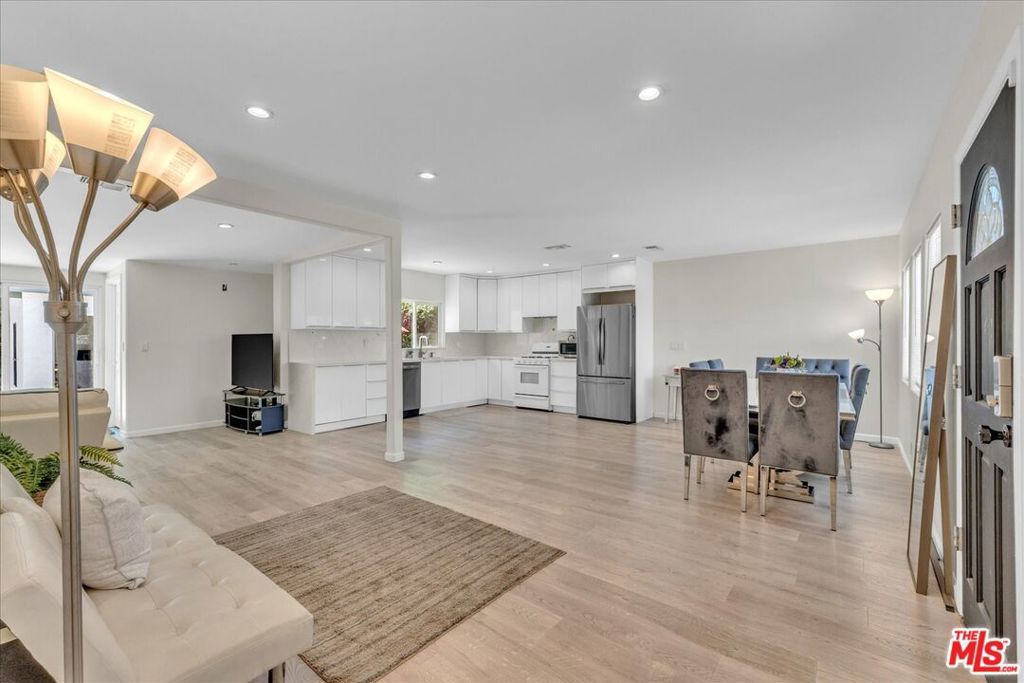 18352 Bessemer Street, Tarzana, CA 91335 — photo 5