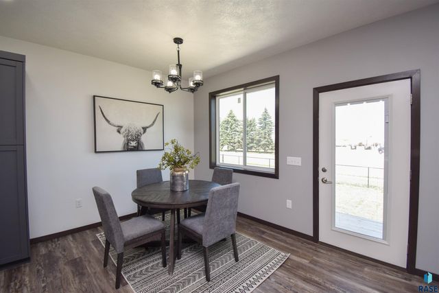 416 E Cairos Pl Place, Brandon, SD 57005