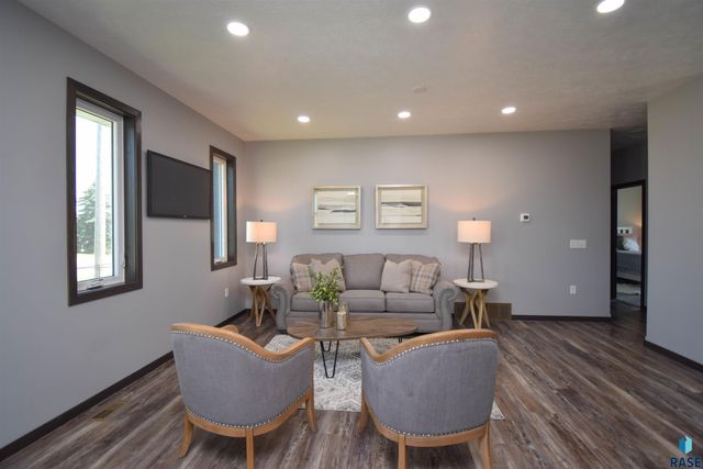 416 E Cairos Pl Place, Brandon, SD 57005