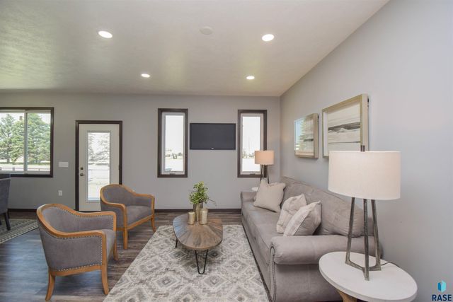 416 E Cairos Pl Place, Brandon, SD 57005