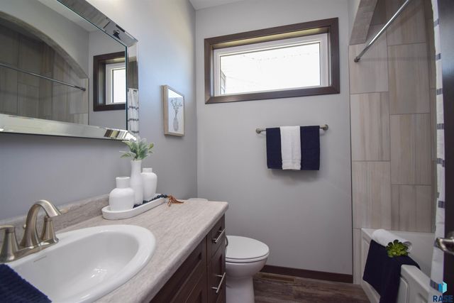 416 E Cairos Pl Place, Brandon, SD 57005