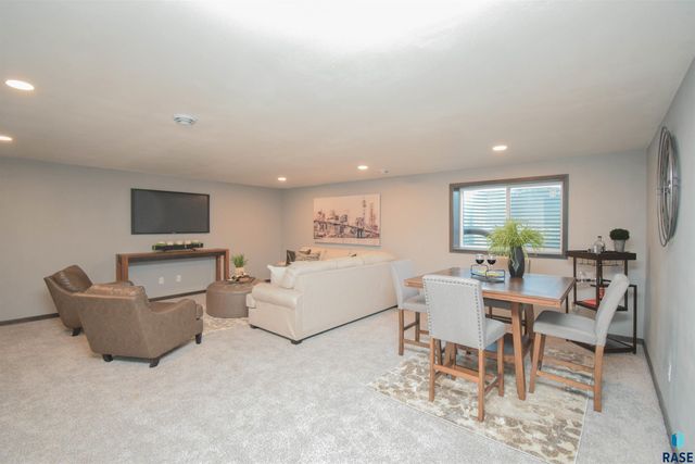 416 E Cairos Pl Place, Brandon, SD 57005