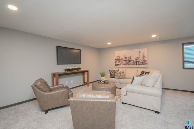 416 E Cairos Pl Place, Brandon, SD 57005