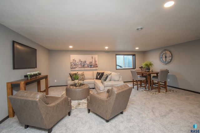 416 E Cairos Pl Place, Brandon, SD 57005