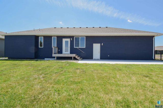 416 E Cairos Pl Place, Brandon, SD 57005