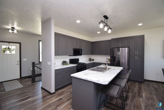 416 E Cairos Pl Place, Brandon, SD 57005