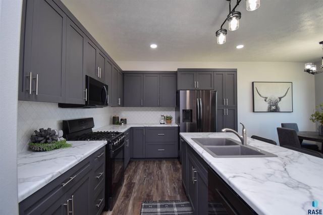 416 E Cairos Pl Place, Brandon, SD 57005