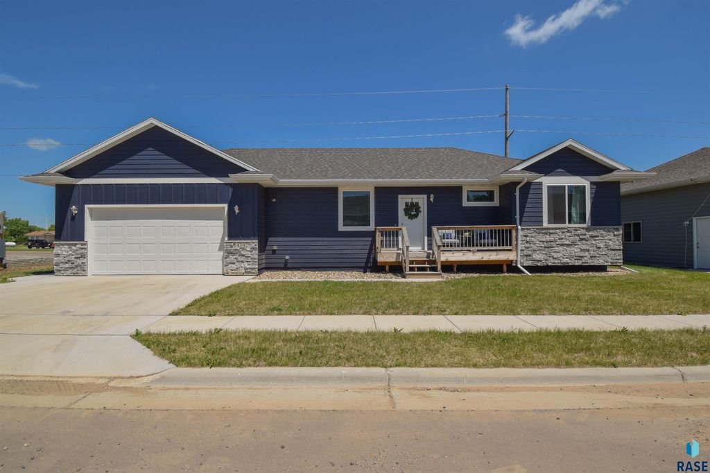 416 E Cairos Pl Place, Brandon, SD 57005