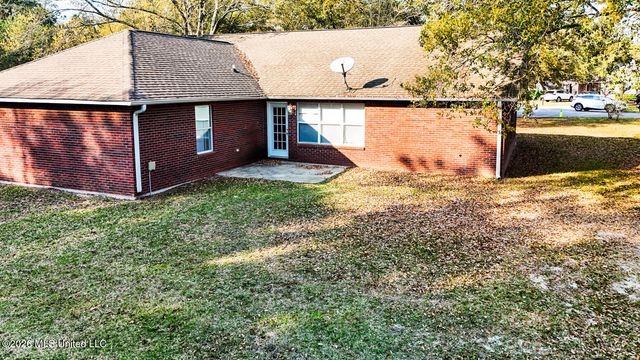 7117 Oakhurst Drive, Ocean Springs, MS 39564