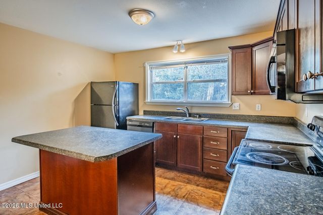 7117 Oakhurst Drive, Ocean Springs, MS 39564