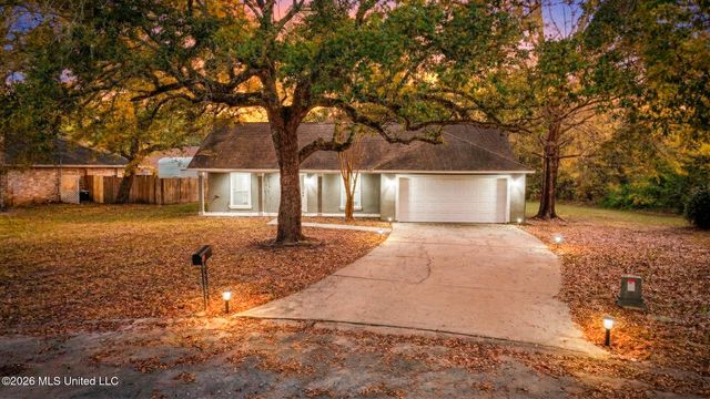 7117 Oakhurst Drive, Ocean Springs, MS 39564