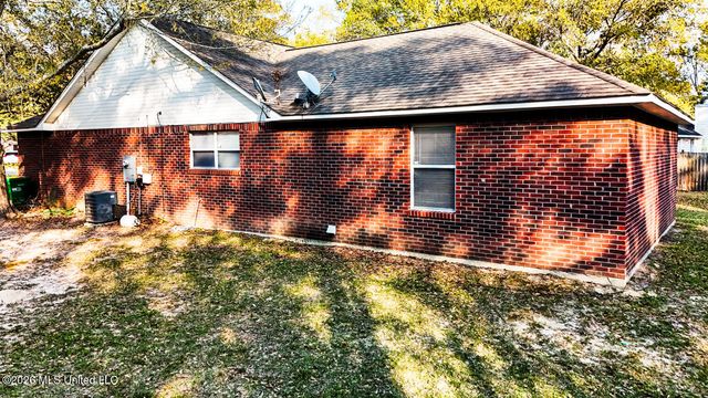 7117 Oakhurst Drive, Ocean Springs, MS 39564