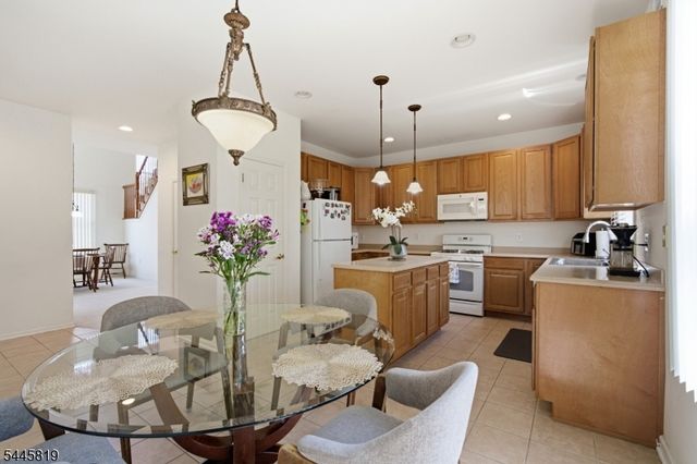6 Delaware Crossing, Franklin Twp., NJ 08873
