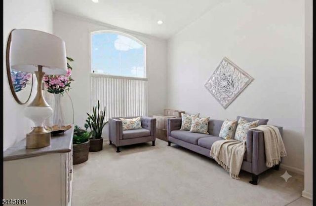 6 Delaware Crossing, Franklin Twp., NJ 08873