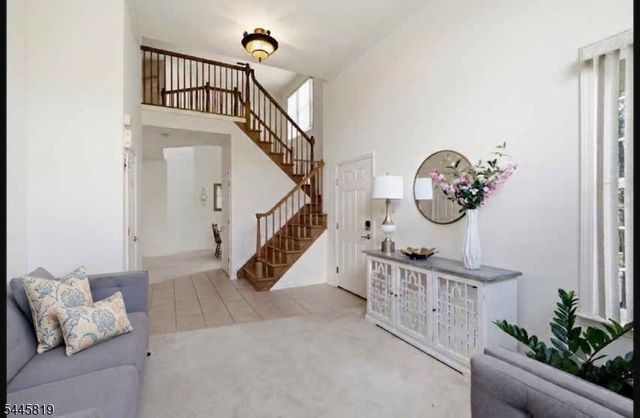6 Delaware Crossing, Franklin Twp., NJ 08873