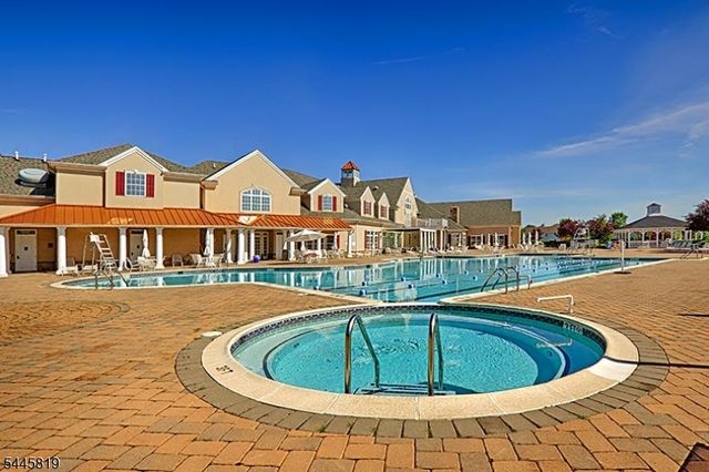 6 Delaware Crossing, Franklin Twp., NJ 08873