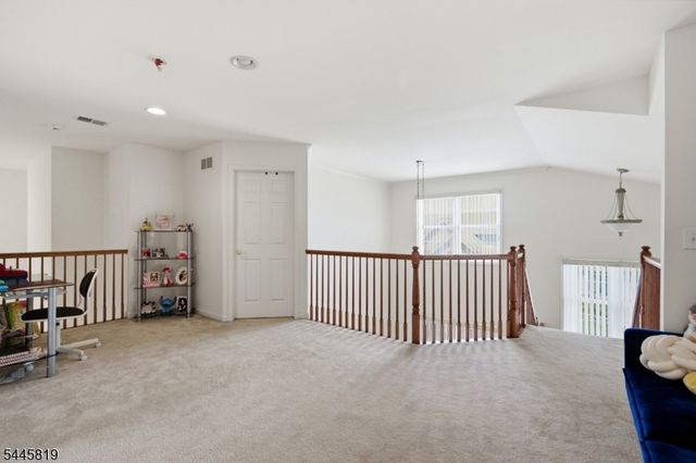 6 Delaware Crossing, Franklin Twp., NJ 08873
