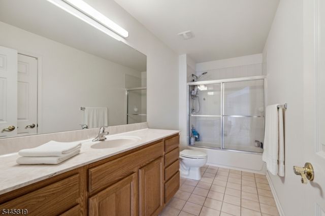 6 Delaware Crossing, Franklin Twp., NJ 08873