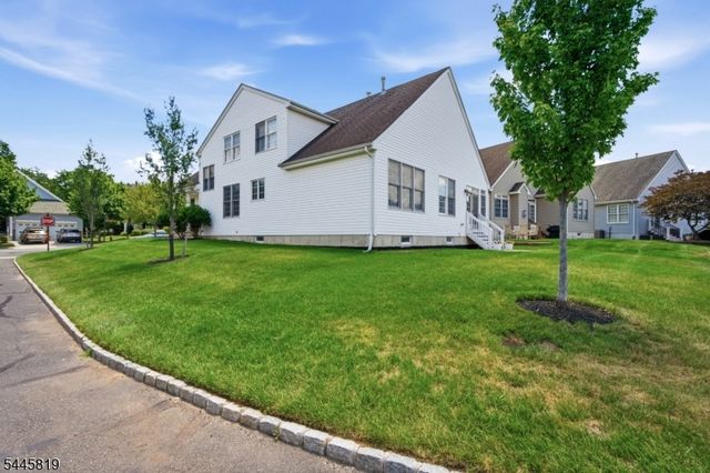 6 Delaware Crossing, Franklin Twp., NJ 08873