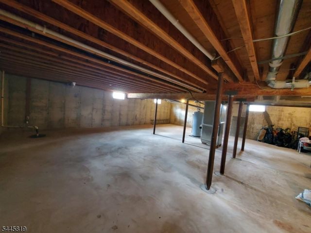 6 Delaware Crossing, Franklin Twp., NJ 08873
