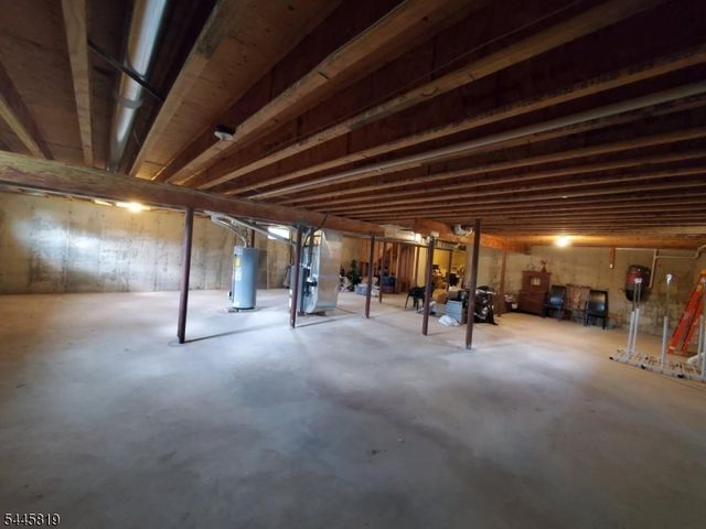 6 Delaware Crossing, Franklin Twp., NJ 08873