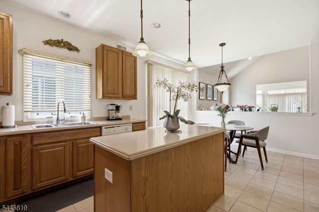 6 Delaware Crossing, Franklin Twp., NJ 08873