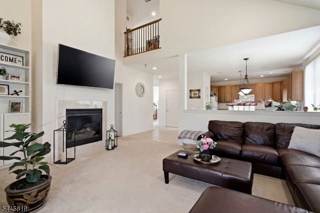 6 Delaware Crossing, Franklin Twp., NJ 08873